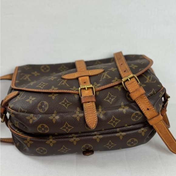 LOUIS VUITTON Monogram Saumur 30 Brown Crossbody shoulder bag. - Picture 9 of 15